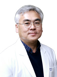 신경외과 전문의 / 과장 김윤석